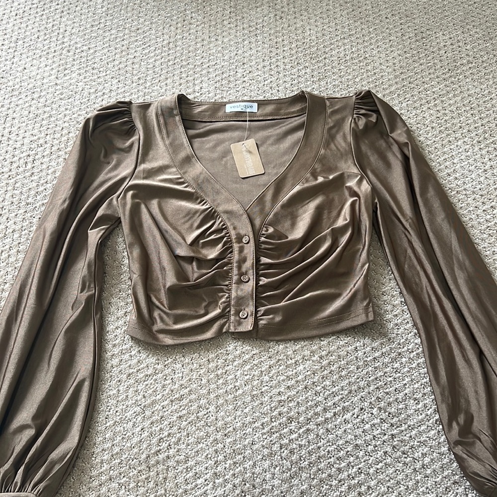 Cropped long sleeve top